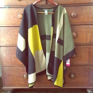 Vince Camuto NWT color block wool wrap